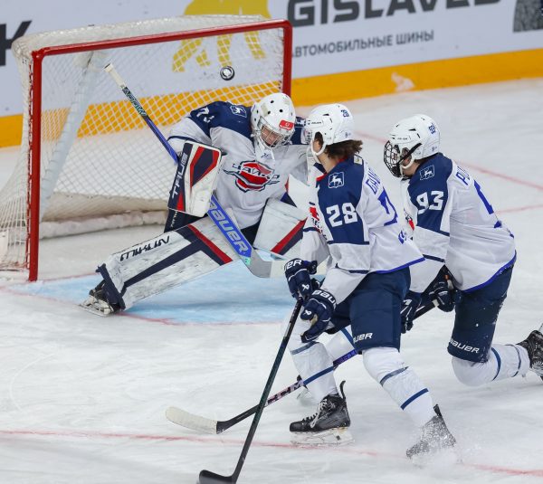 «Чайка» проиграла свой первый матч 17-го сезона МХЛ